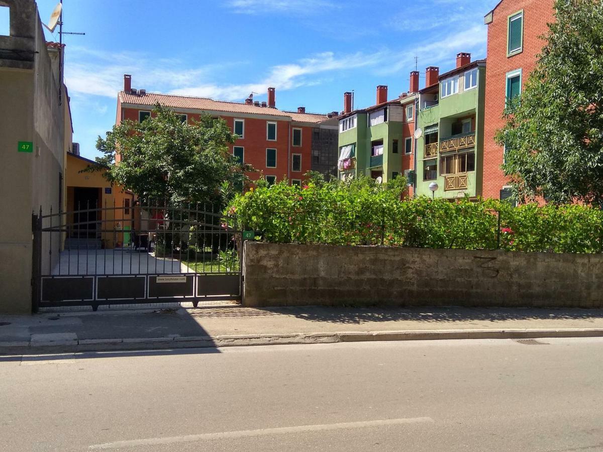 Lusyhouse Pula Exterior foto